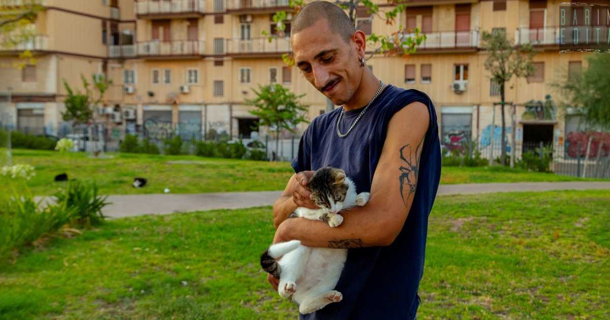 La storia di Vanny, il giovane barese che corre a salvare i gatti in pericolo 